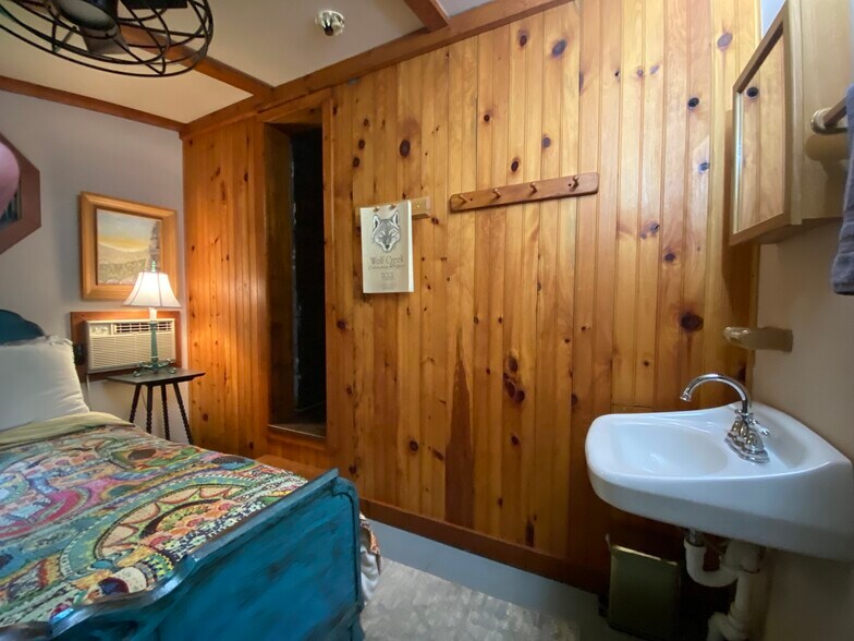 More Photos Of 15303 Midland Trl, Ansted Freestanding For Sale