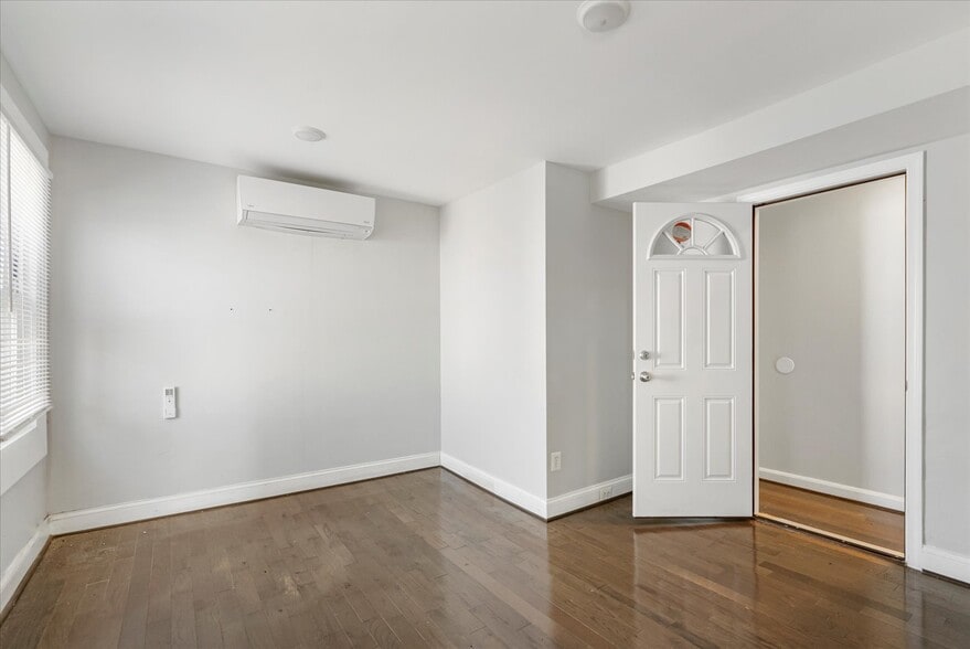 More Photos Of 204 E 25th St, Baltimore Office For Sale