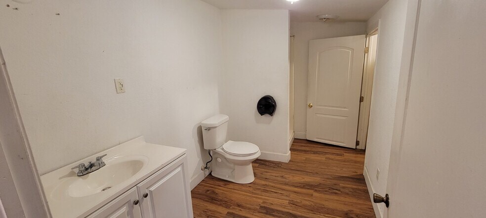 More Photos Of 1901 W Sligh Ave, Tampa Office For Sale