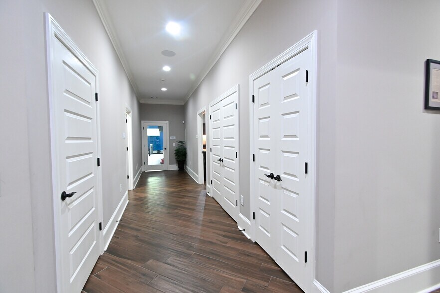 More Photos Of 150 Jw Plaza Dr SE, Calhoun Office For Sale