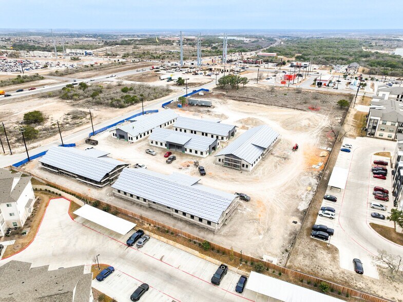 More Photos Of 211 Crossing Ave, San Antonio Office For Sale