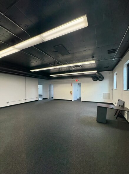 More Photos Of 987 S Mill St, Plymouth Office For Lease