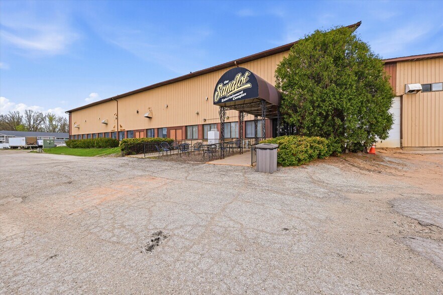 More Photos Of 2107 Velp Ave, Green Bay Freestanding For Sale