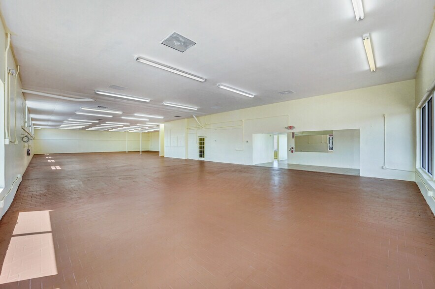 More Photos Of 117-137 Hughlett Ave, Cocoa General Retail For Sale