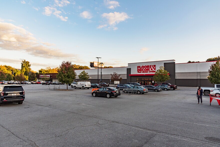 More Photos Of 1599 Memorial Dr SE, Atlanta General Retail For Sale