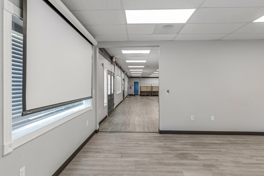 More Photos Of 1113 Castro Way, Sacramento Office For Sale