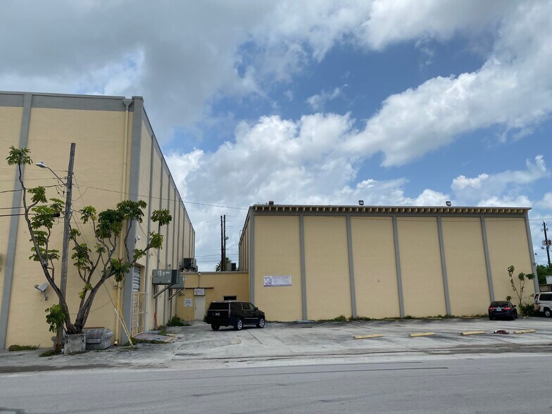 More Photos Of 1935 NE 150th St, Miami Warehouse For Sale