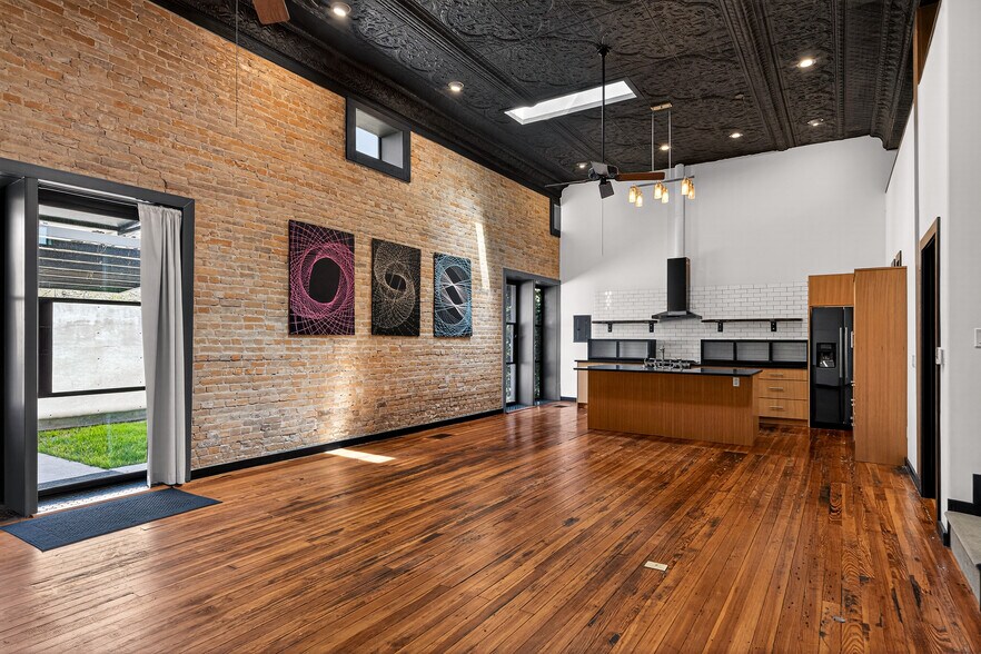 More Photos Of 614 High St, Comfort Storefront Retail Residential For Sale