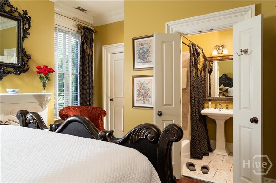 More Photos Of 109 W Liberty St, Savannah Hospitality For Sale