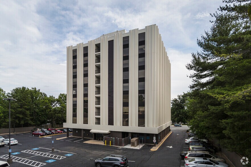 More Photos Of 6066 Leesburg Pike, Falls Church Office For Lease