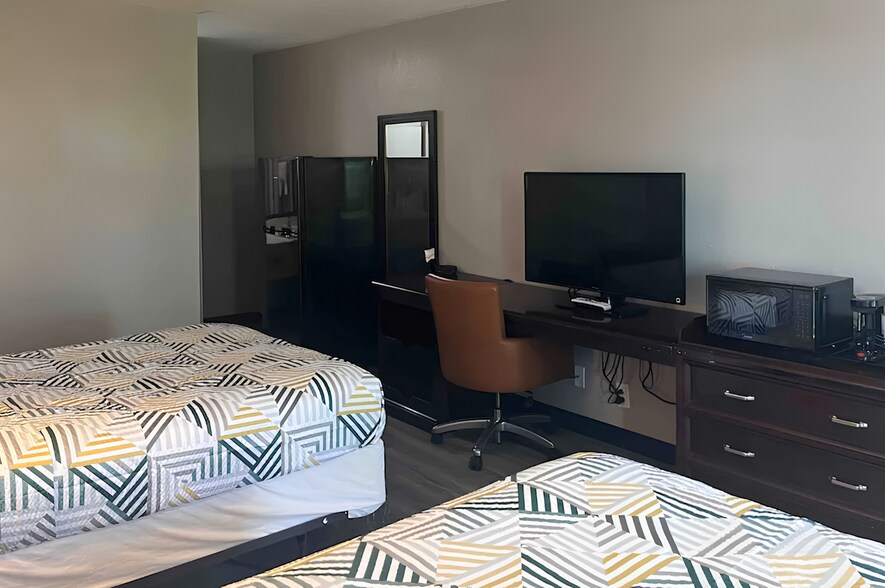 More Photos Of 100 Bulldog Blvd, Borger Hotel For Sale