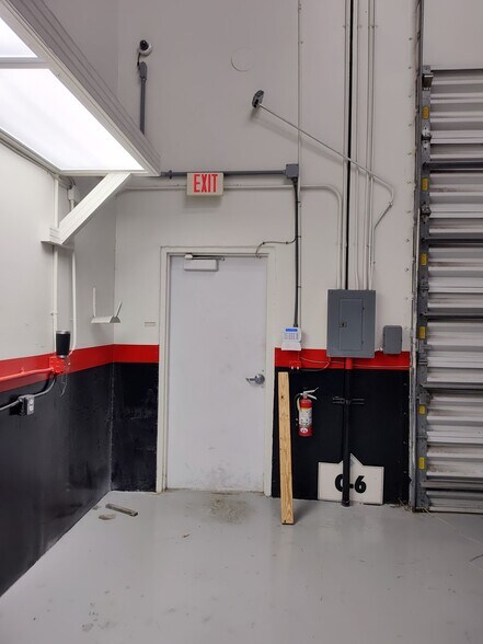 More Photos Of 2721 Vista Pky, West Palm Beach Light Manufacturing For Lease