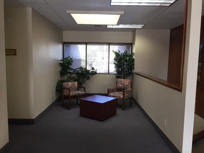 More Photos Of 5015 Canyon Crest Dr, Riverside Medical For Lease