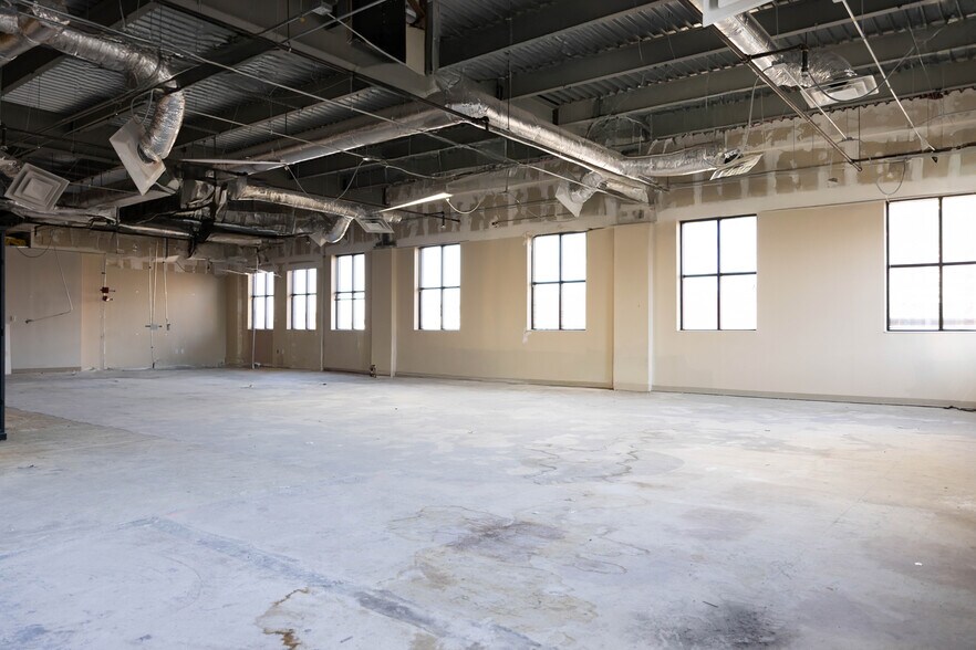 More Photos Of 200 Commerce St, Clarksville Office For Lease