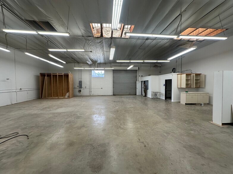 More Photos Of 2918 Denby Ave, Los Angeles Light Manufacturing For Lease