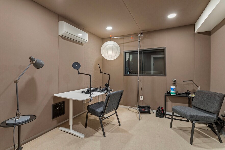 More Photos Of 1322 Innes Pl, Venice Office Residential For Sale