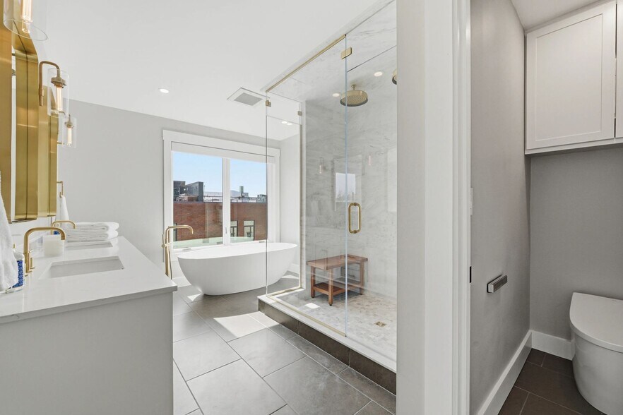 More Photos Of 443 Walnut St, Sewickley Flex For Sale