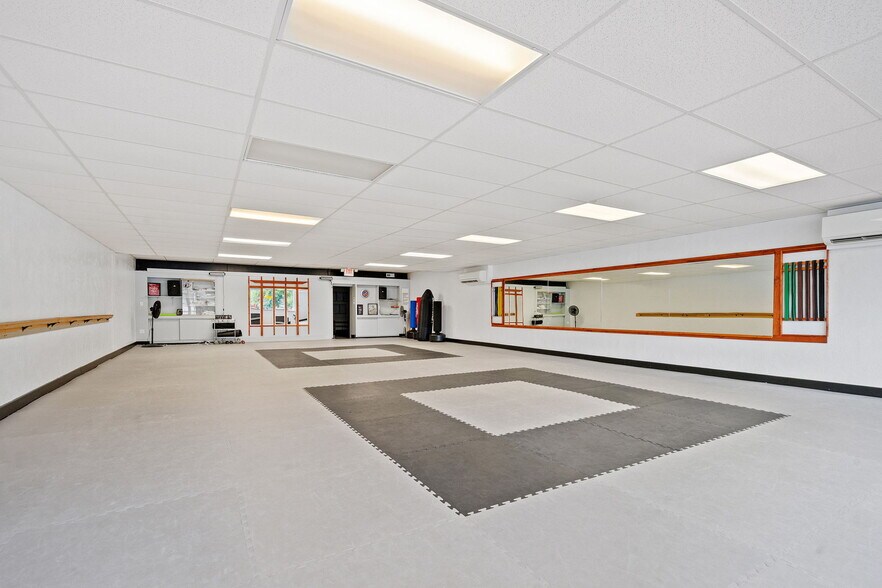 More Photos Of 175-179 Columbia Tpke, Rensselaer Storefront For Sale