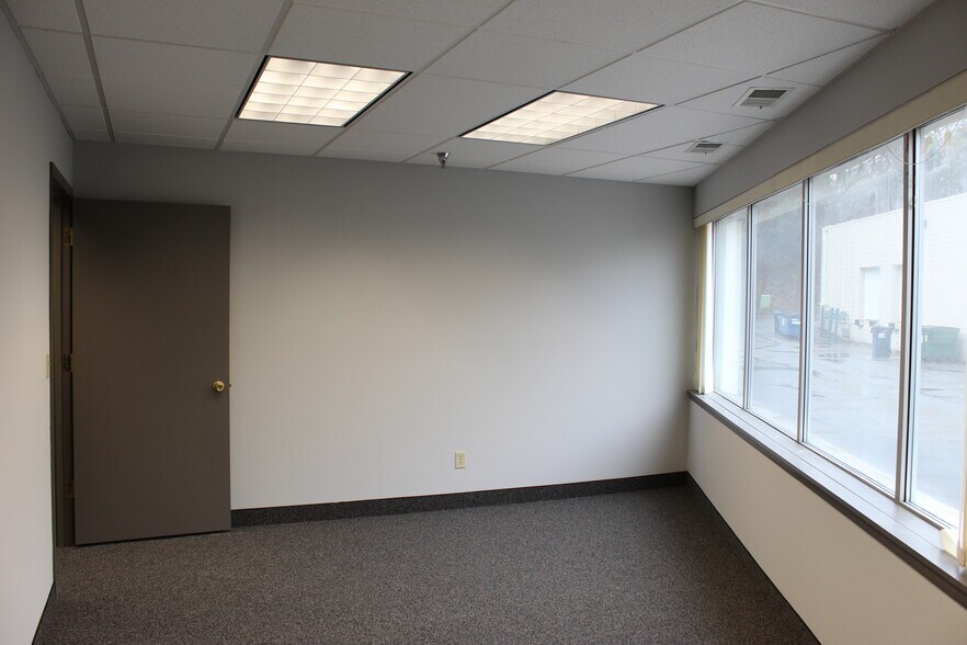 More Photos Of 7115-7149 Shady Oak Rd, Eden Prairie Light Manufacturing For Lease