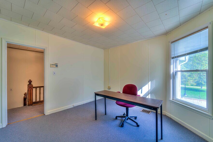 More Photos Of 604 Greenwood Pl, Jackson Office For Lease