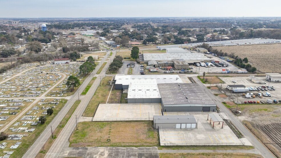More Photos Of 403 W Admiral Doyle Dr, New Iberia Distribution For Lease