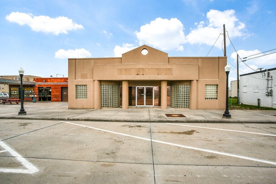 More Photos Of 605-607 6th St N, Texas City Restaurant For Sale