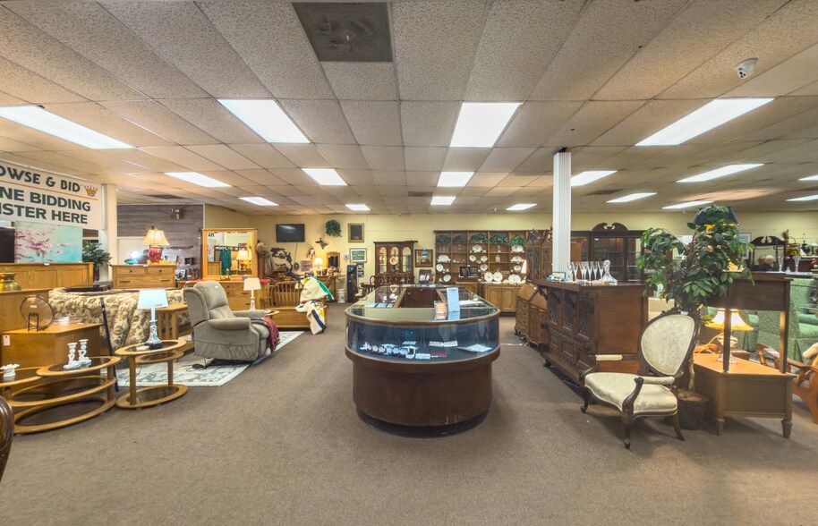More Photos Of 6712 Williamson Rd, Hollins Freestanding For Sale