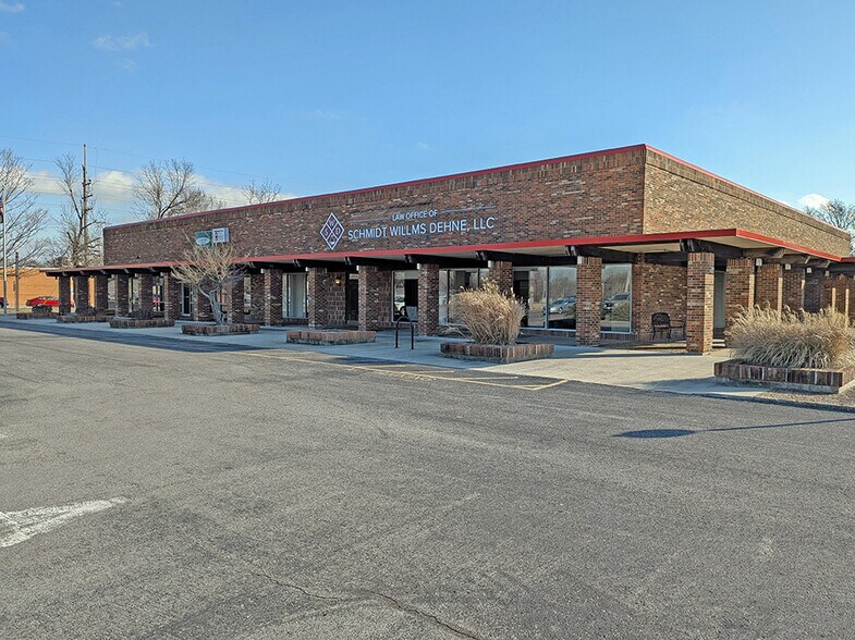 More Photos Of 2001 W Main St, Carbondale Office For Lease