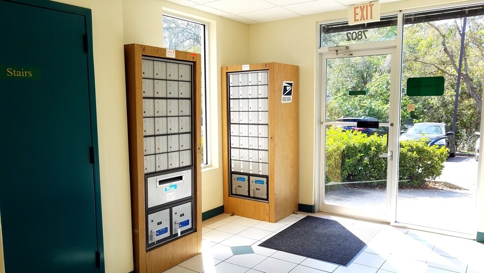 More Photos Of 7802 Kingspointe Pky, Orlando Office For Lease