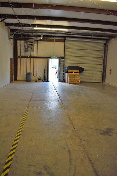 More Photos Of 4250 Keith Bridge Rd, Cumming Light Manufacturing For Lease