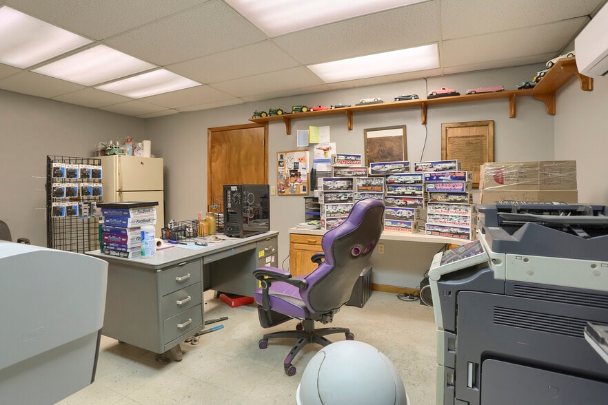 More Photos Of 164 W 4th St, Lewistown Auto Repair For Sale