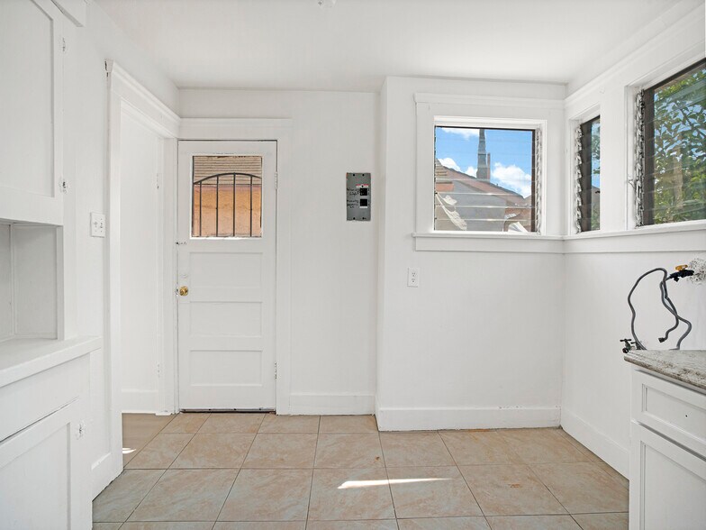 More Photos Of 2201 Trinity St, Los Angeles Apartments For Sale