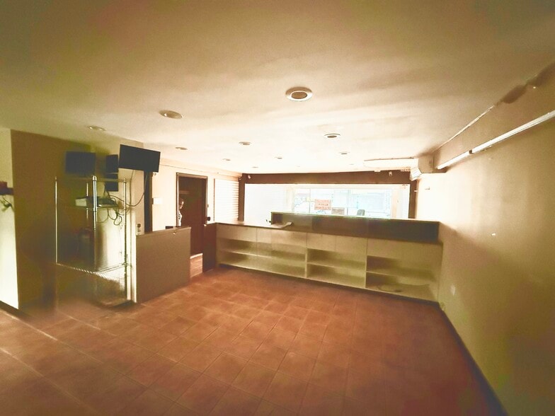 More Photos Of 4564 Bell Blvd, Bayside Apartments For Lease