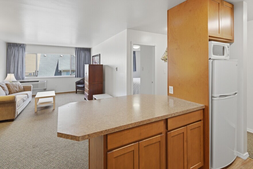 More Photos Of 4731 12th Ave NE, Seattle Apartments For Sale
