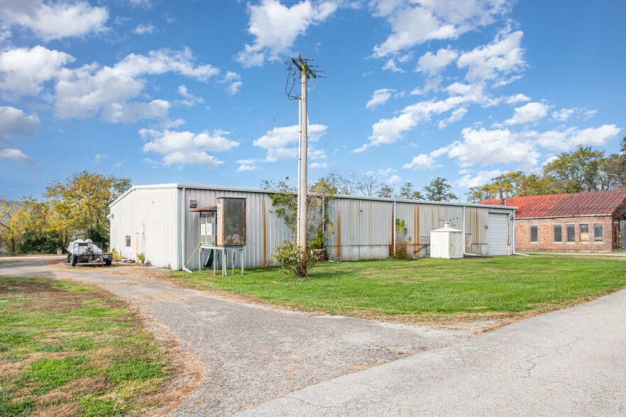 More Photos Of 330 N Front St, Ripley Flex For Sale