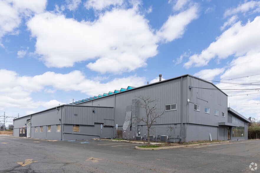 More Photos Of 501 Industry Rd, Staten Island Warehouse For Sale
