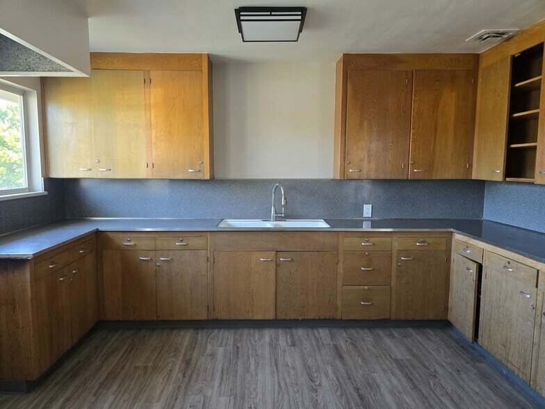 More Photos Of 1149 Powell St, Hollister Religious Facility For Sale