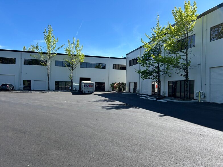 More Photos Of 1600 124th Ave NE, Bellevue Flex For Lease
