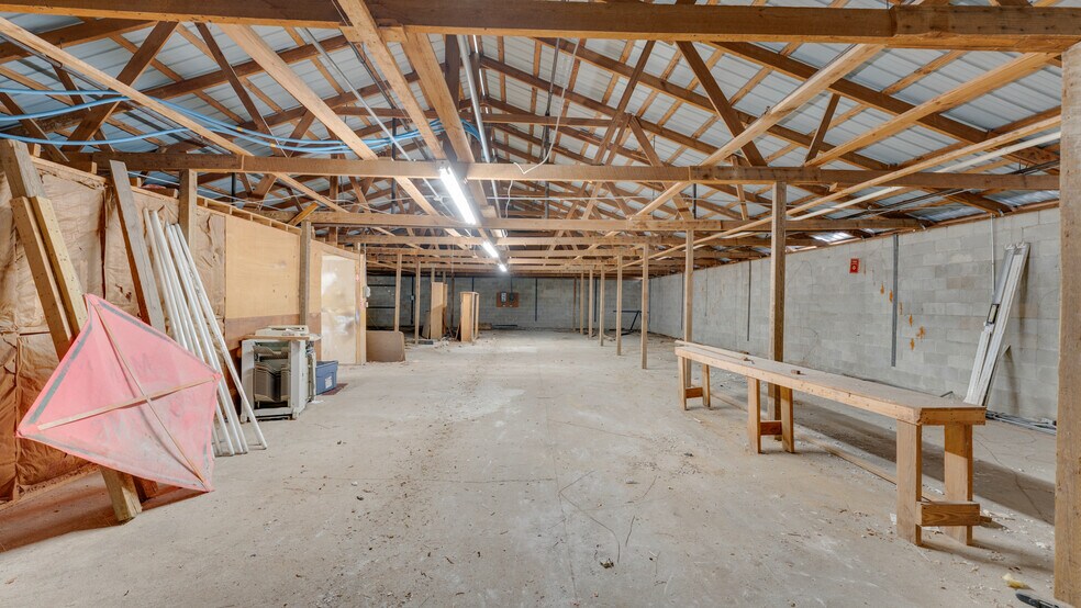 More Photos Of 510 N Walker St, Quitman Light Manufacturing For Lease