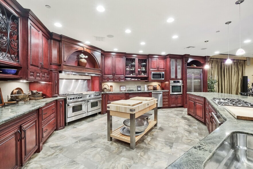 More Photos Of 4351 NE 12th Ter, Oakland Park Restaurant For Sale