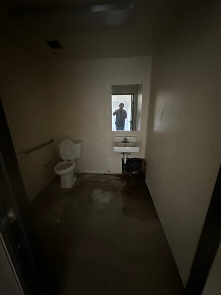 More Photos Of 2421 Portico Blvd, Calexico Warehouse For Lease