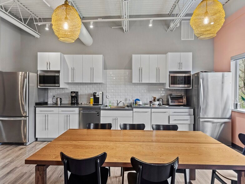 More Photos Of 7700-7750 Clayton Rd, Richmond Heights Office For Lease