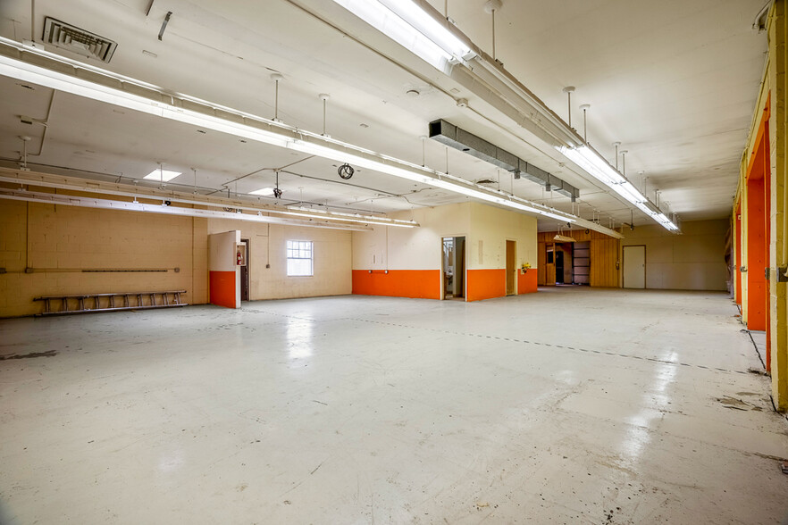 Primary Photo Of 20 Arroyo Cuyamungue Rd, Santa Fe Warehouse For Sale