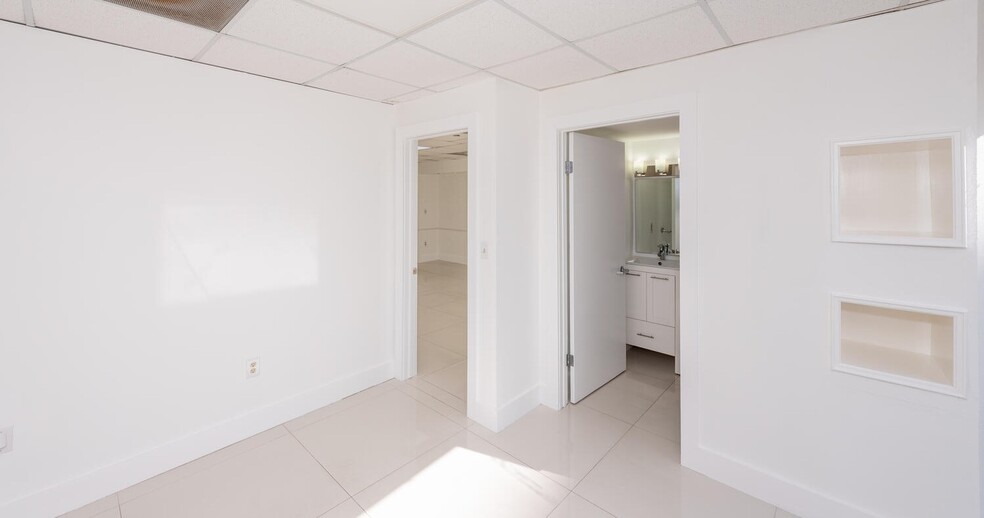 More Photos Of 2645 SW 37th Ave, Miami Medical For Lease