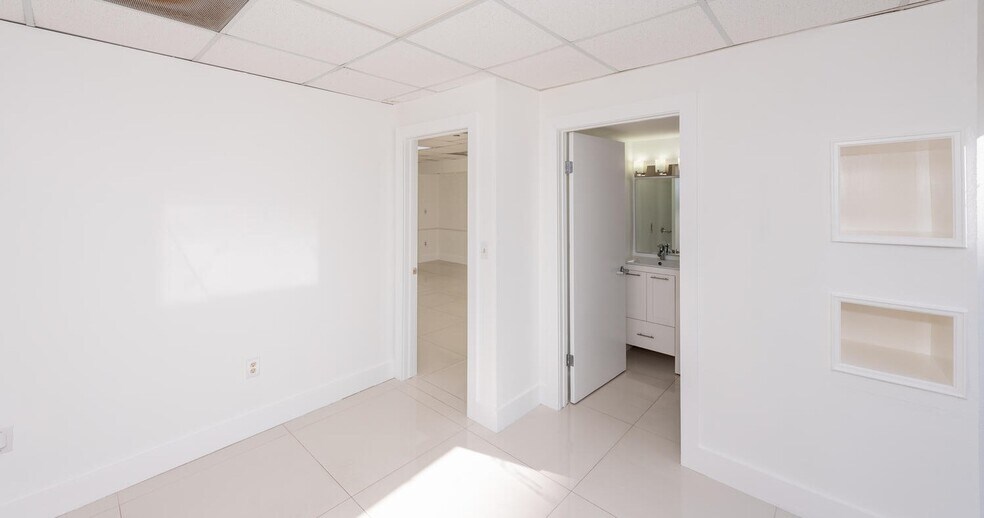 More Photos Of 2645 SW 37th Ave, Miami Medical For Lease