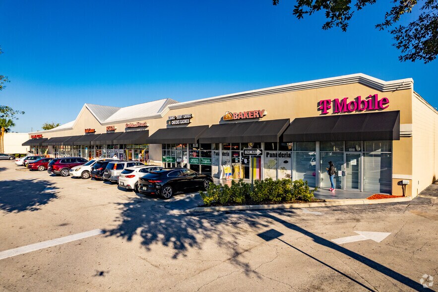 More Photos Of 1001-1015 W Vine St, Kissimmee Unknown For Lease