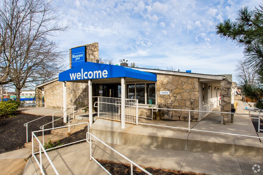 Primary Photo Of 282 North Ave, Washington Hotel For Sale