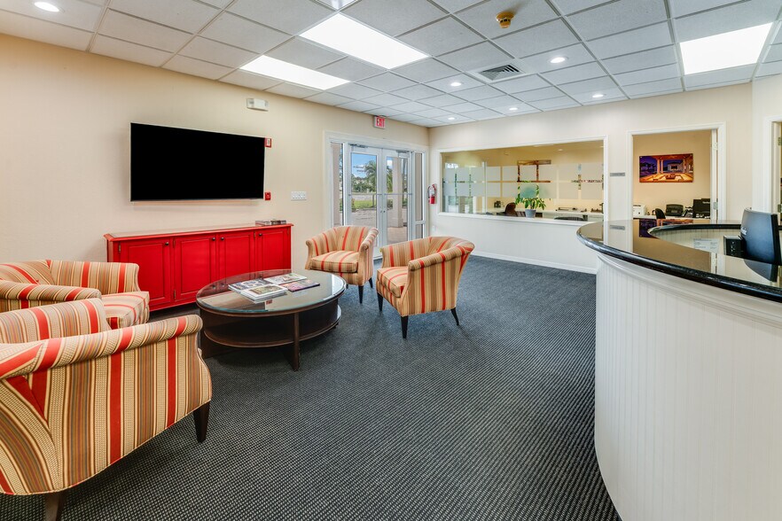 More Photos Of 8660 S Tamiami Trl, Sarasota Office For Sale