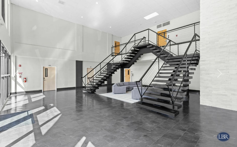 More Photos Of 6855 Tico Rd, Titusville Office For Lease