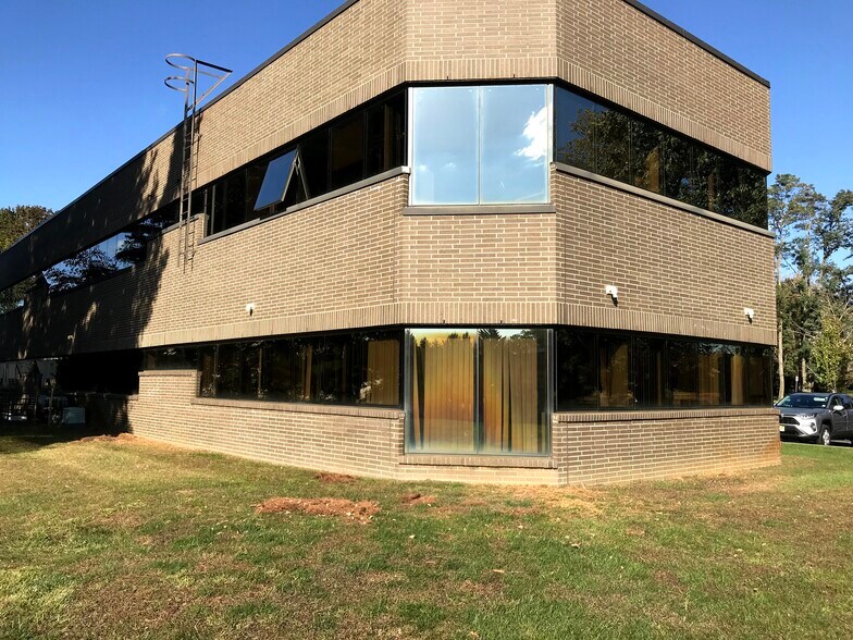 More Photos Of 2 Hartford Dr, Tinton Falls Medical For Lease